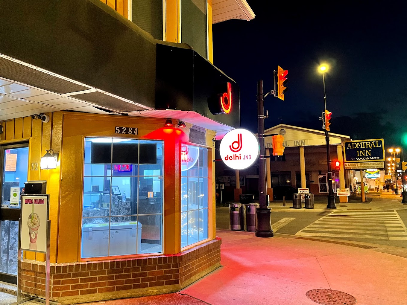 Dining area at Delhi Junction in Niagara Falls